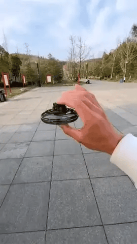 FlyLoop™ – Smart Flying Spinner | Curved Boomerang Flight, Hand Motion Control | Focus & Active Play